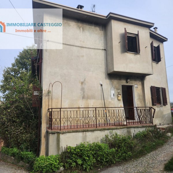 casa semindipendente in vendita a Corvino San Quirico