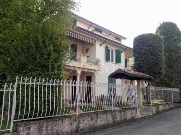 casa indipendente in vendita a Corvino San Quirico in zona Fumo