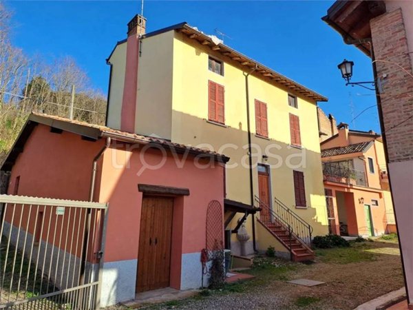 casa indipendente in vendita a Corvino San Quirico