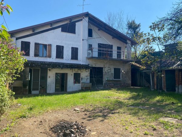casa indipendente in vendita a Corvino San Quirico