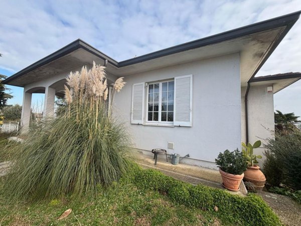 casa indipendente in vendita a Corvino San Quirico