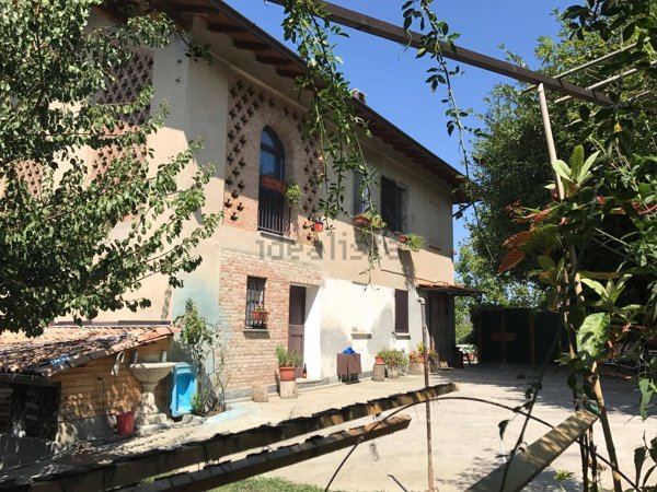 pentavano in vendita a Corvino San Quirico
