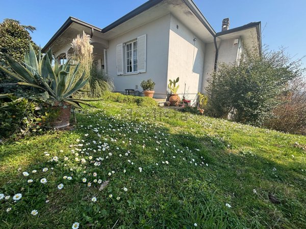 casa indipendente in vendita a Corvino San Quirico