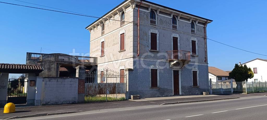 casa indipendente in vendita a Corvino San Quirico