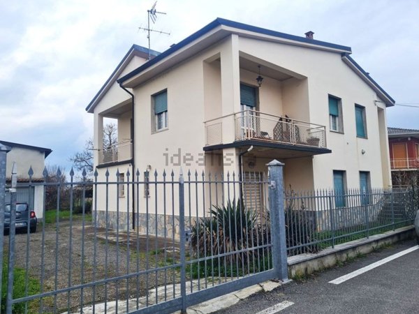 casa indipendente in vendita a Corvino San Quirico