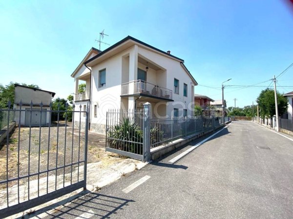 casa indipendente in vendita a Corvino San Quirico