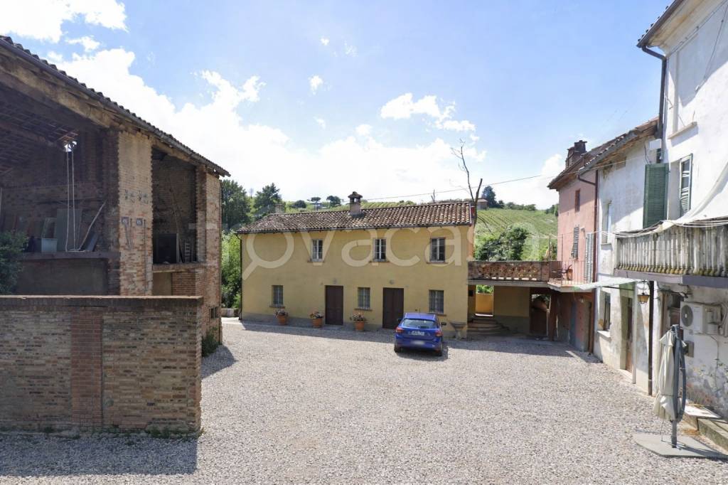 casa indipendente in vendita a Corvino San Quirico
