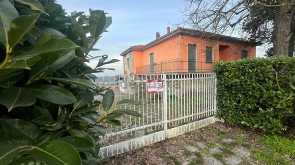 casa indipendente in vendita a Corvino San Quirico