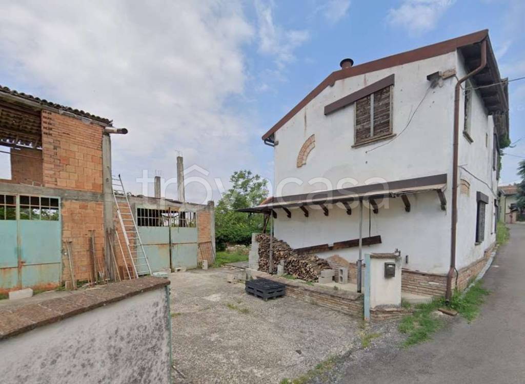 casa indipendente in vendita a Corvino San Quirico