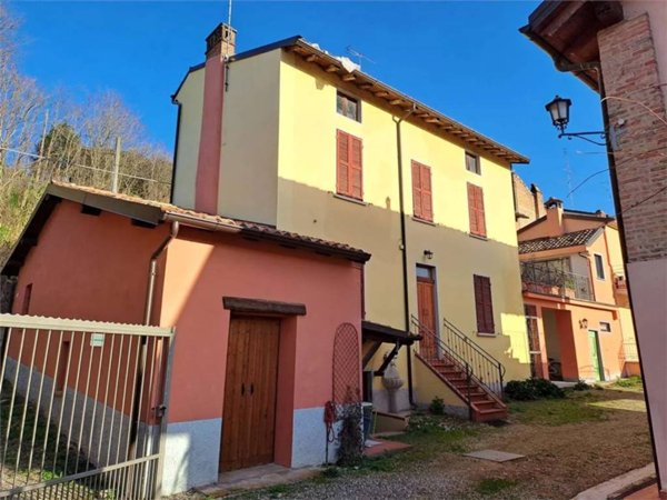 casa indipendente in vendita a Corvino San Quirico