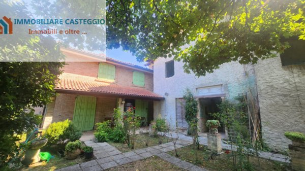 casa indipendente in vendita a Corvino San Quirico