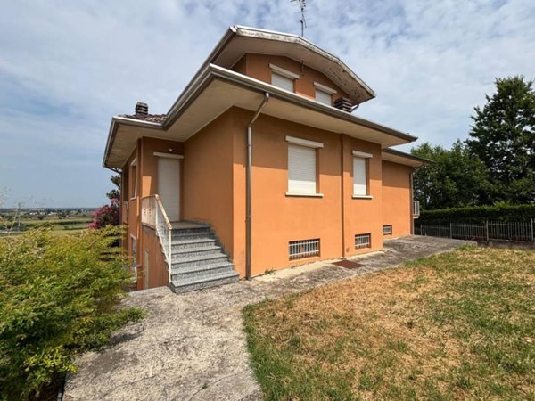 casa indipendente in vendita a Corvino San Quirico