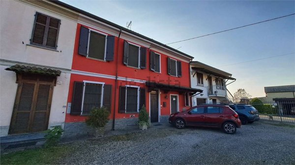 casa indipendente in vendita a Corvino San Quirico in zona Casa Chiodi