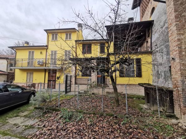 casa indipendente in vendita a Corvino San Quirico