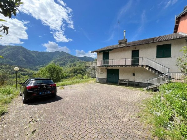 casa semindipendente in vendita a Corvino San Quirico