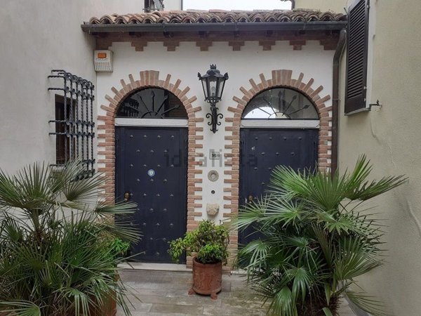 casa indipendente in vendita a Corvino San Quirico