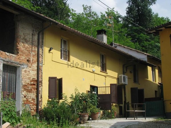 casa indipendente in vendita a Corvino San Quirico in zona Novellina