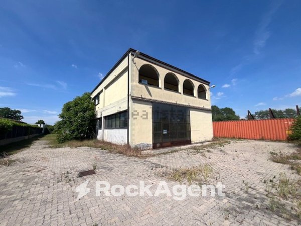 capannone in vendita a Costa de' Nobili