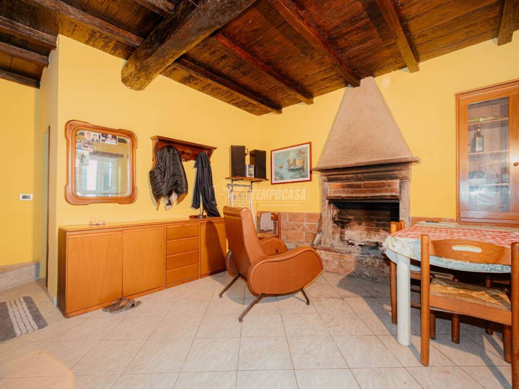 casa indipendente in vendita a Cozzo in zona Celpenchio