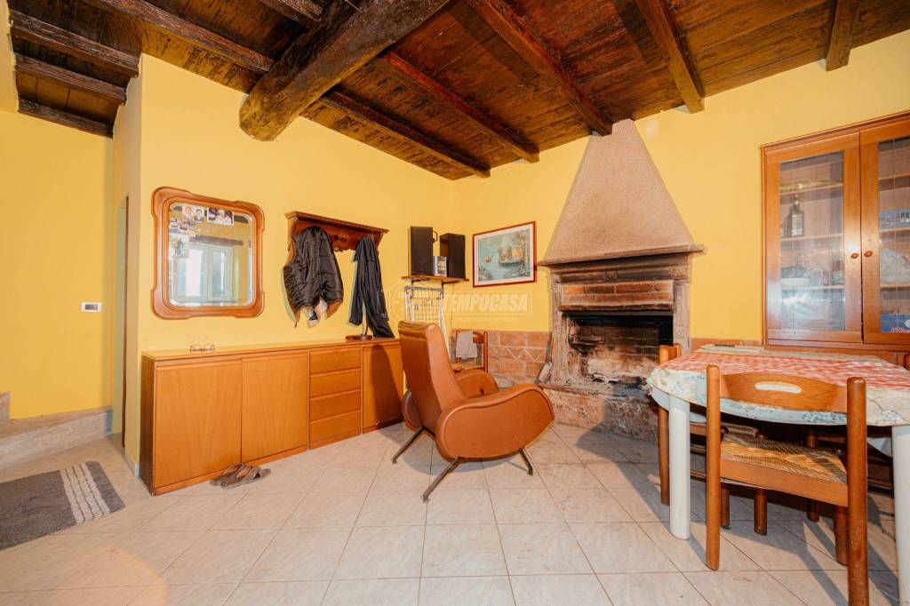 casa indipendente in vendita a Cozzo in zona Celpenchio