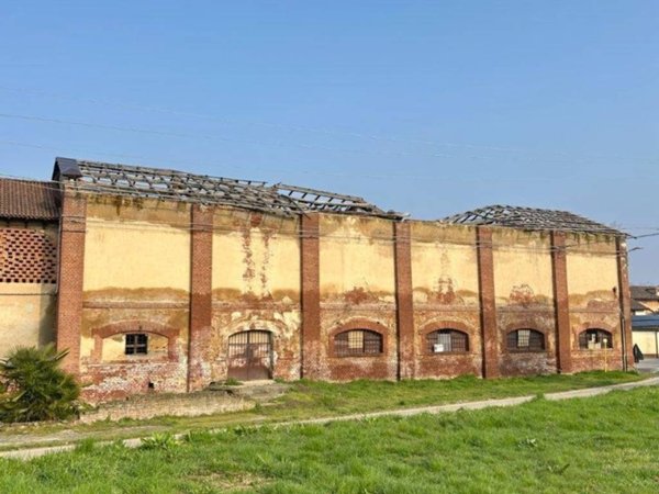 locale commerciale in vendita a Cozzo in zona Celpenchio