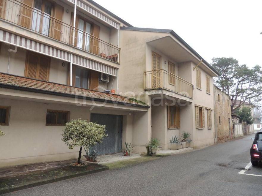 appartamento in vendita a Cozzo in zona Celpenchio