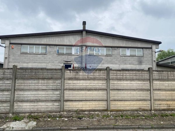 capannone in vendita a Cura Carpignano in zona Prado