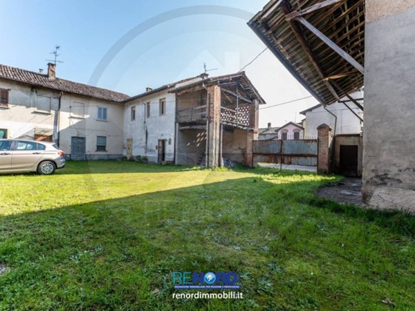 casa indipendente in vendita a Cura Carpignano in zona Calignano