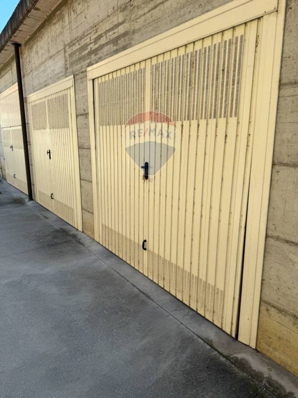locale di sgombero in vendita a Cura Carpignano