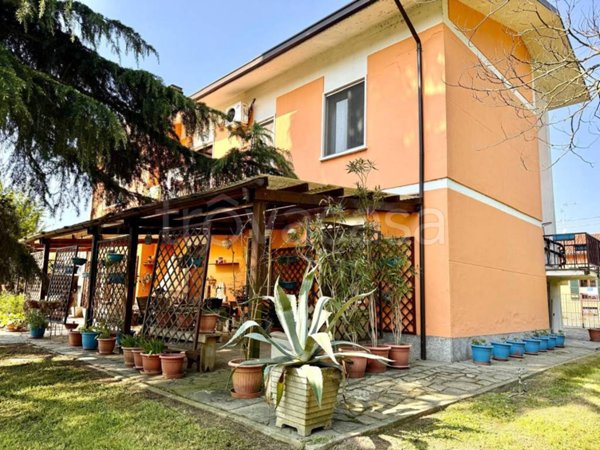 casa indipendente in vendita a Cura Carpignano in zona Calignano
