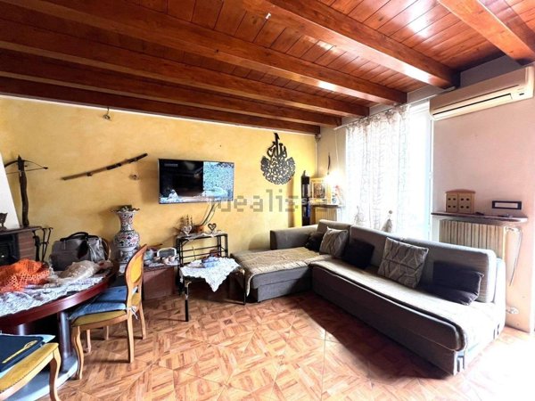 appartamento in vendita a Cura Carpignano in zona Calignano