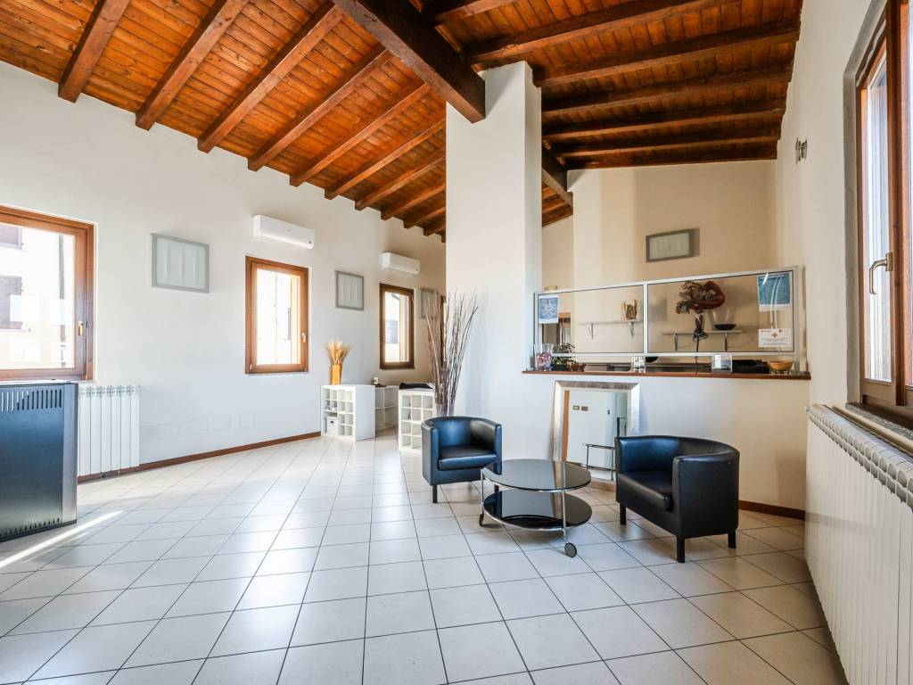 ufficio in vendita a Cura Carpignano in zona Prado