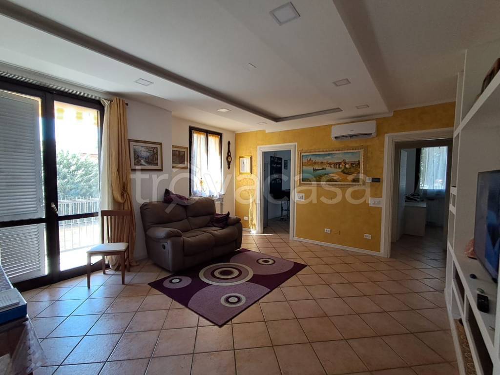 appartamento in vendita a Cura Carpignano in zona Calignano