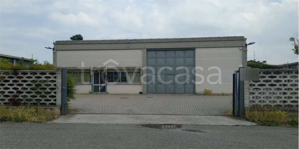 locale di sgombero in vendita a Cura Carpignano in zona Prado