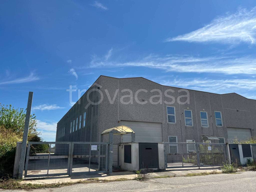 locale commerciale in vendita a Cura Carpignano