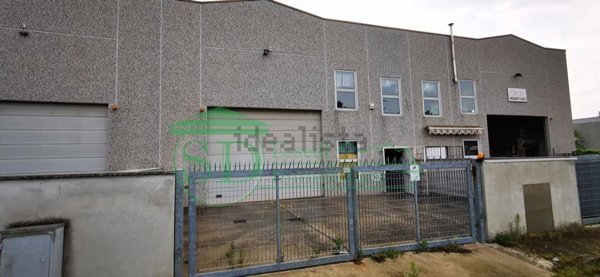 capannone in vendita a Cura Carpignano