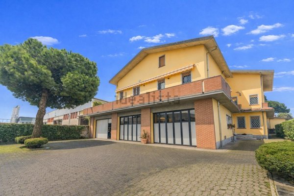 villa in vendita a Cura Carpignano in zona Prado