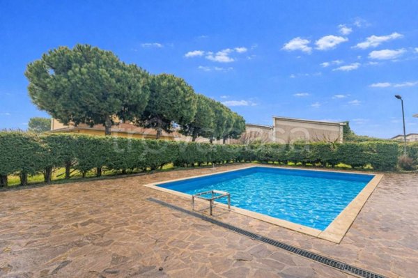villa in vendita a Cura Carpignano in zona Prado