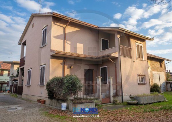casa indipendente in vendita a Cura Carpignano in zona Prado