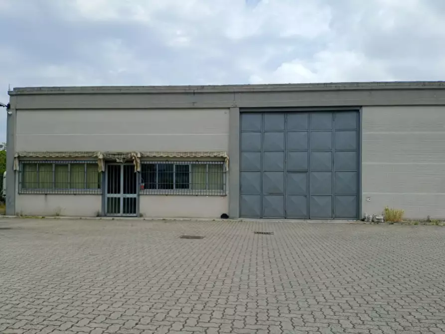 locale di sgombero in vendita a Cura Carpignano in zona Prado