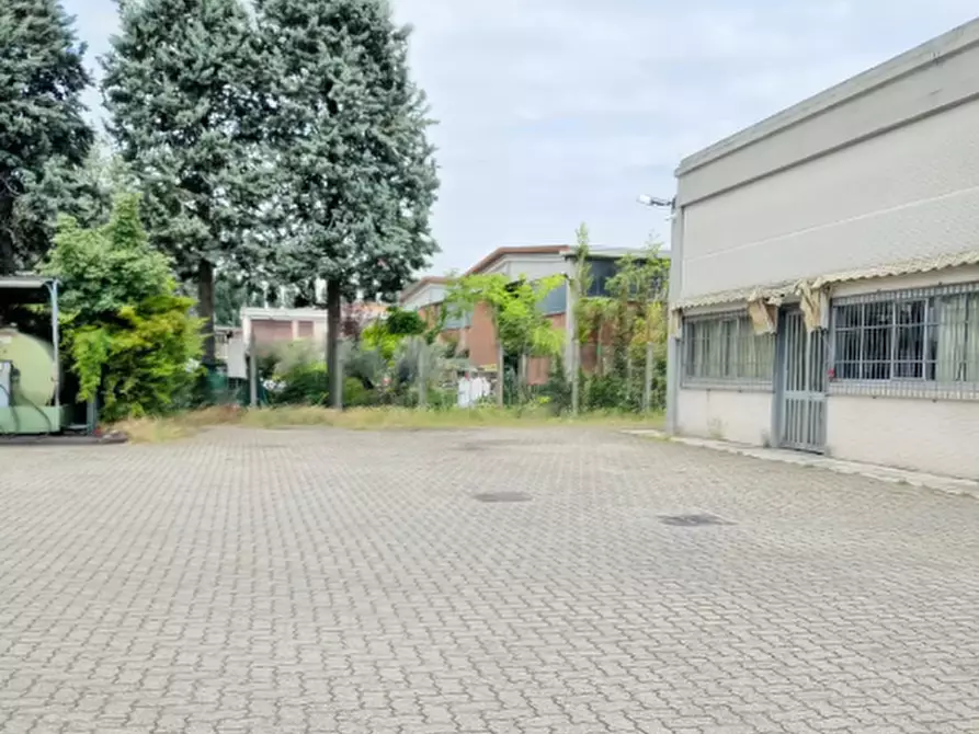 locale di sgombero in vendita a Cura Carpignano in zona Prado