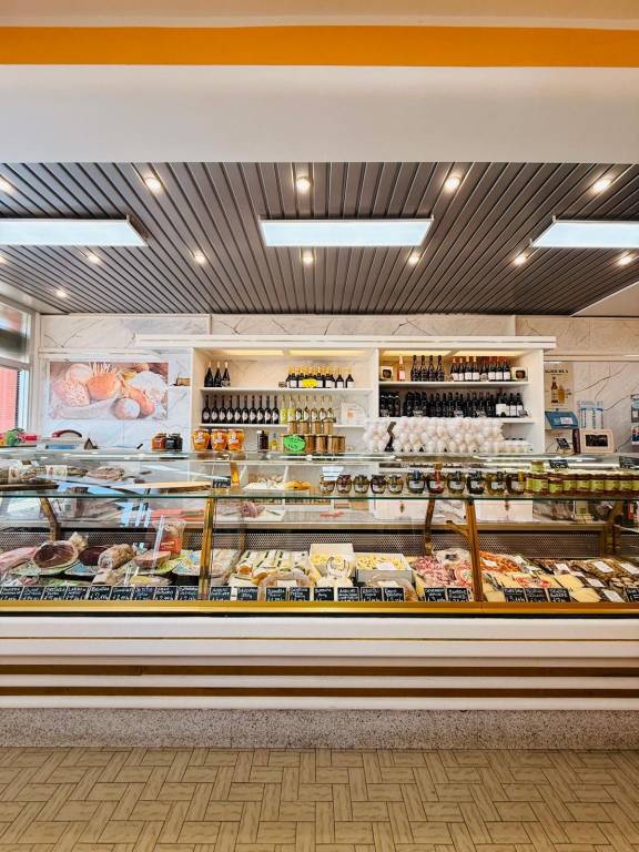 negozio in vendita a Cura Carpignano