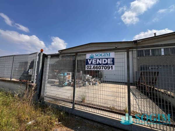 locale commerciale in vendita a Cura Carpignano in zona Prado