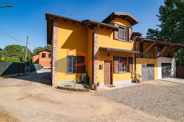 appartamento in vendita a Cura Carpignano in zona Borghetto
