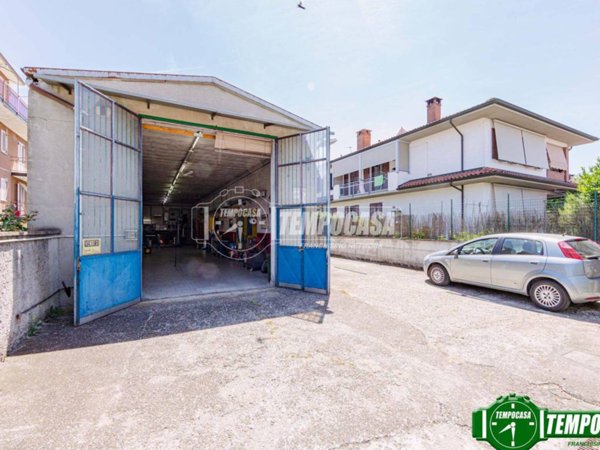 locale commerciale in vendita a Cura Carpignano