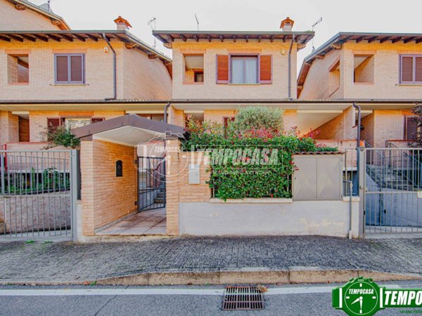 casa indipendente in vendita a Cura Carpignano in zona Borghetto