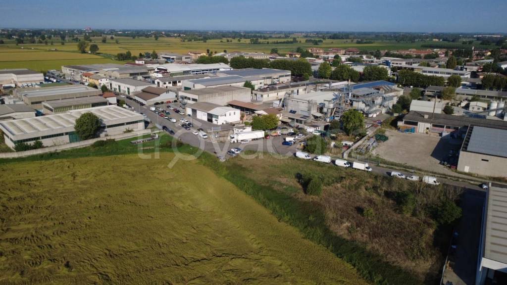 locale di sgombero in vendita a Cura Carpignano in zona Prado
