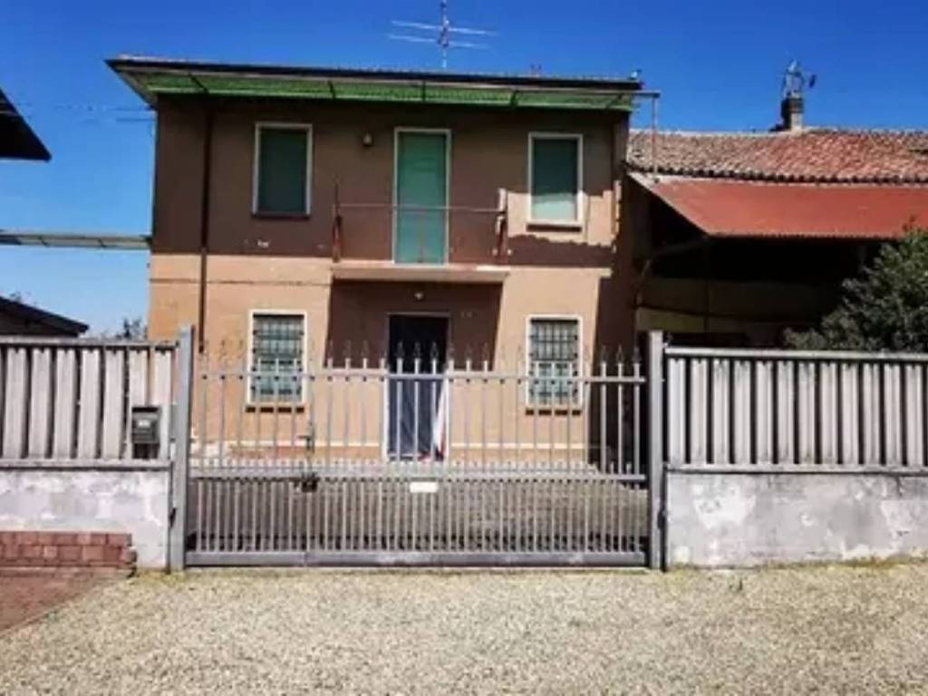 casa indipendente in vendita a Dorno