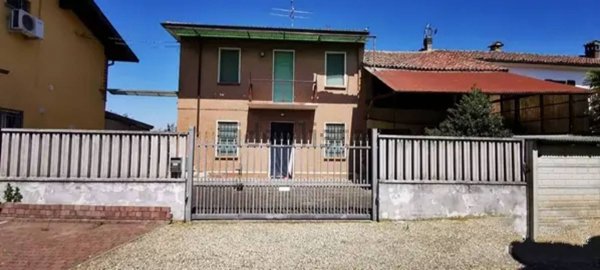 casa indipendente in vendita a Dorno