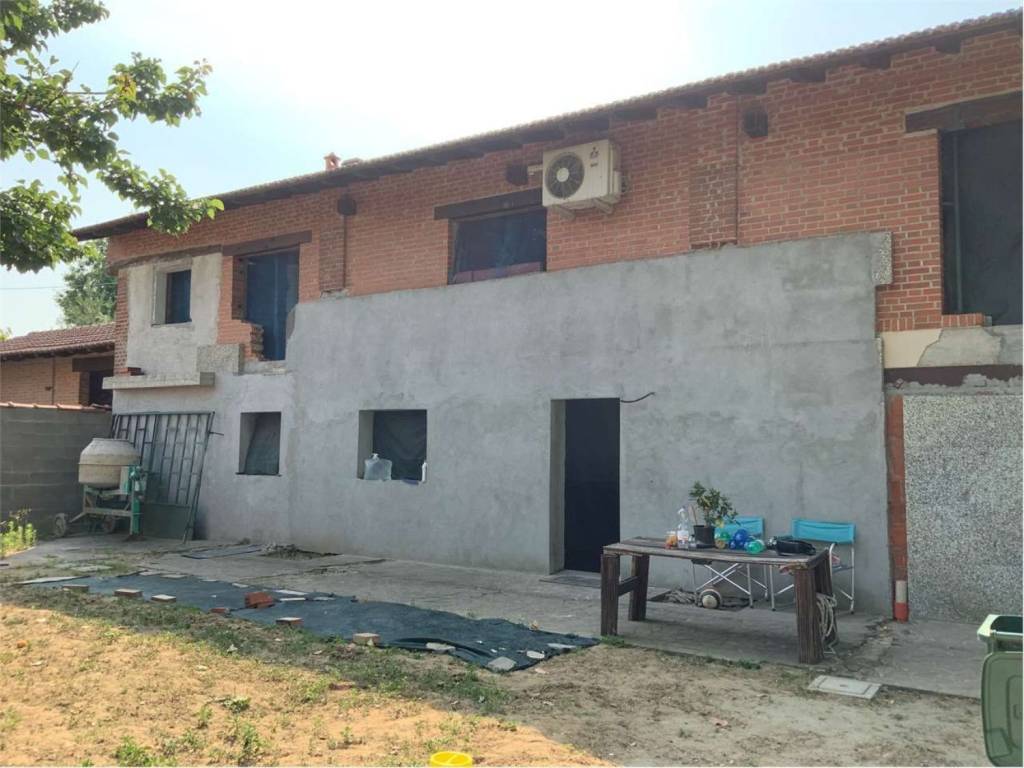 casa indipendente in vendita a Dorno